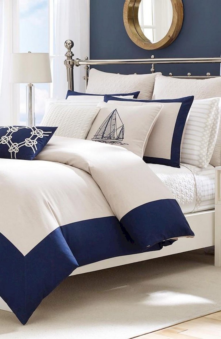 Creatice Navy Bedroom Decor Ideas for Small Space