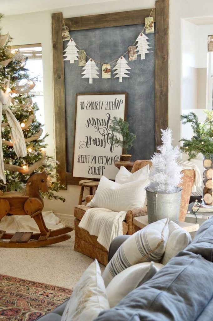 60+ Lovely Christmas Decoration Ideas for Your Living Room - Page 11 of 62