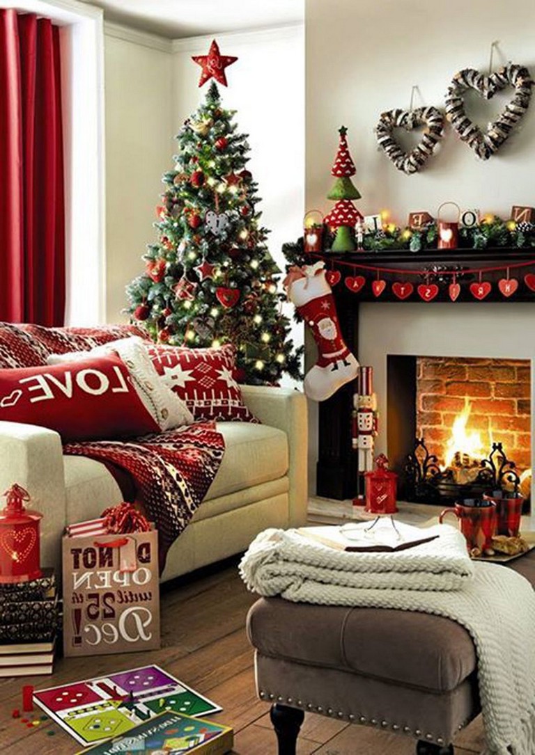 60+ Lovely Christmas Decoration Ideas for Your Living Room - Page 15 of 62